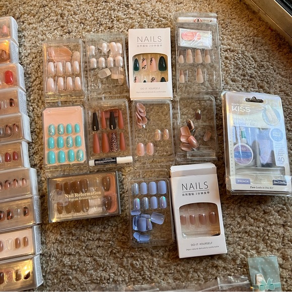 Glue On Nail Bundle - Picture 4 of 7